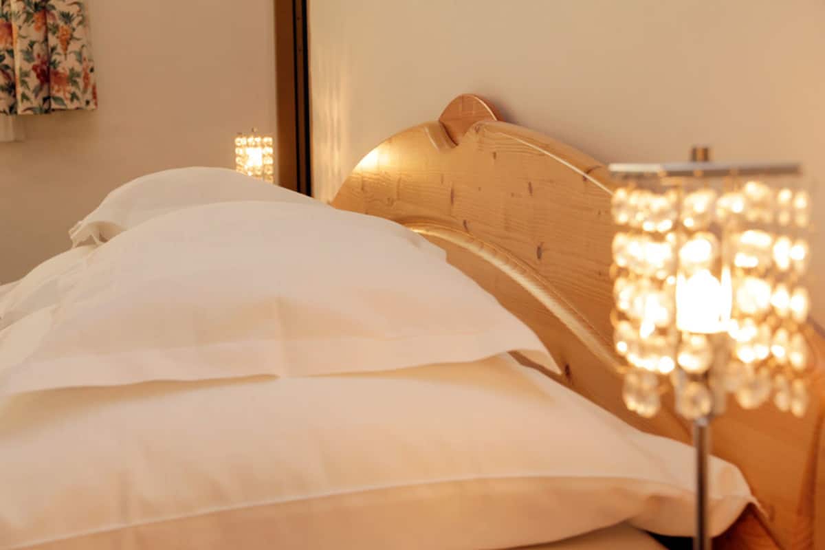 double room | hypo-allergenic bedding, desk, free wifi