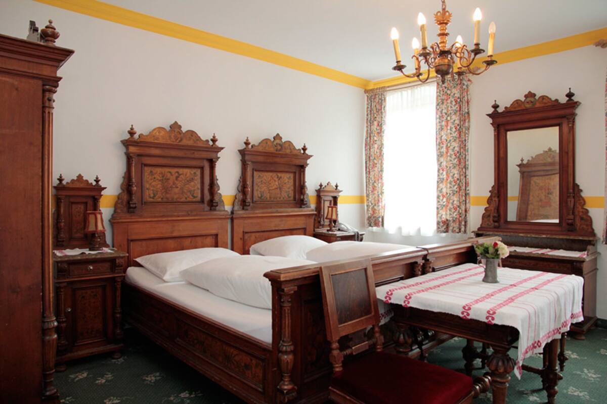 double room | hypo-allergenic bedding, desk, free wifi