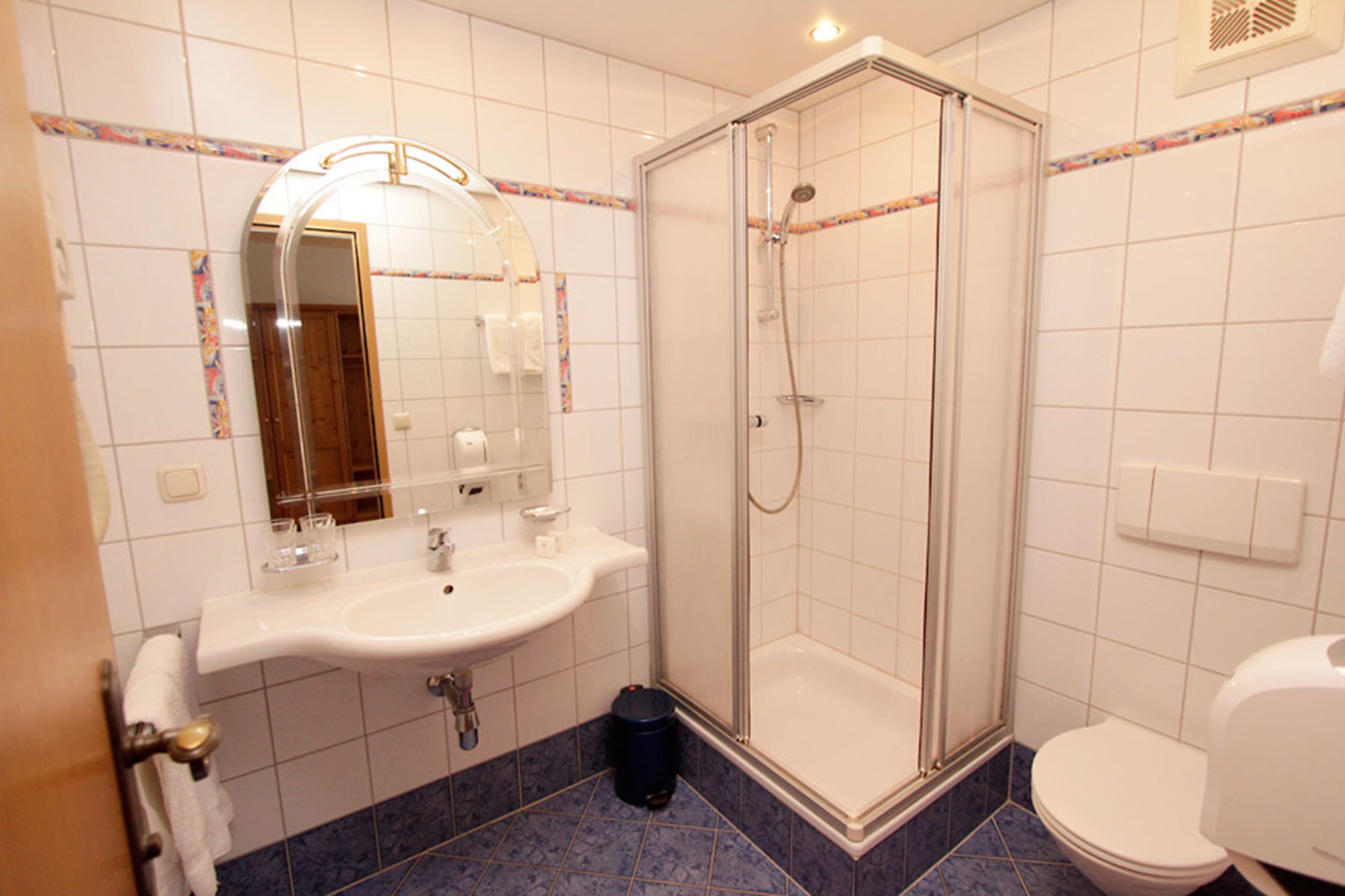 double room | bathroom | free toiletries, hair dryer, towels