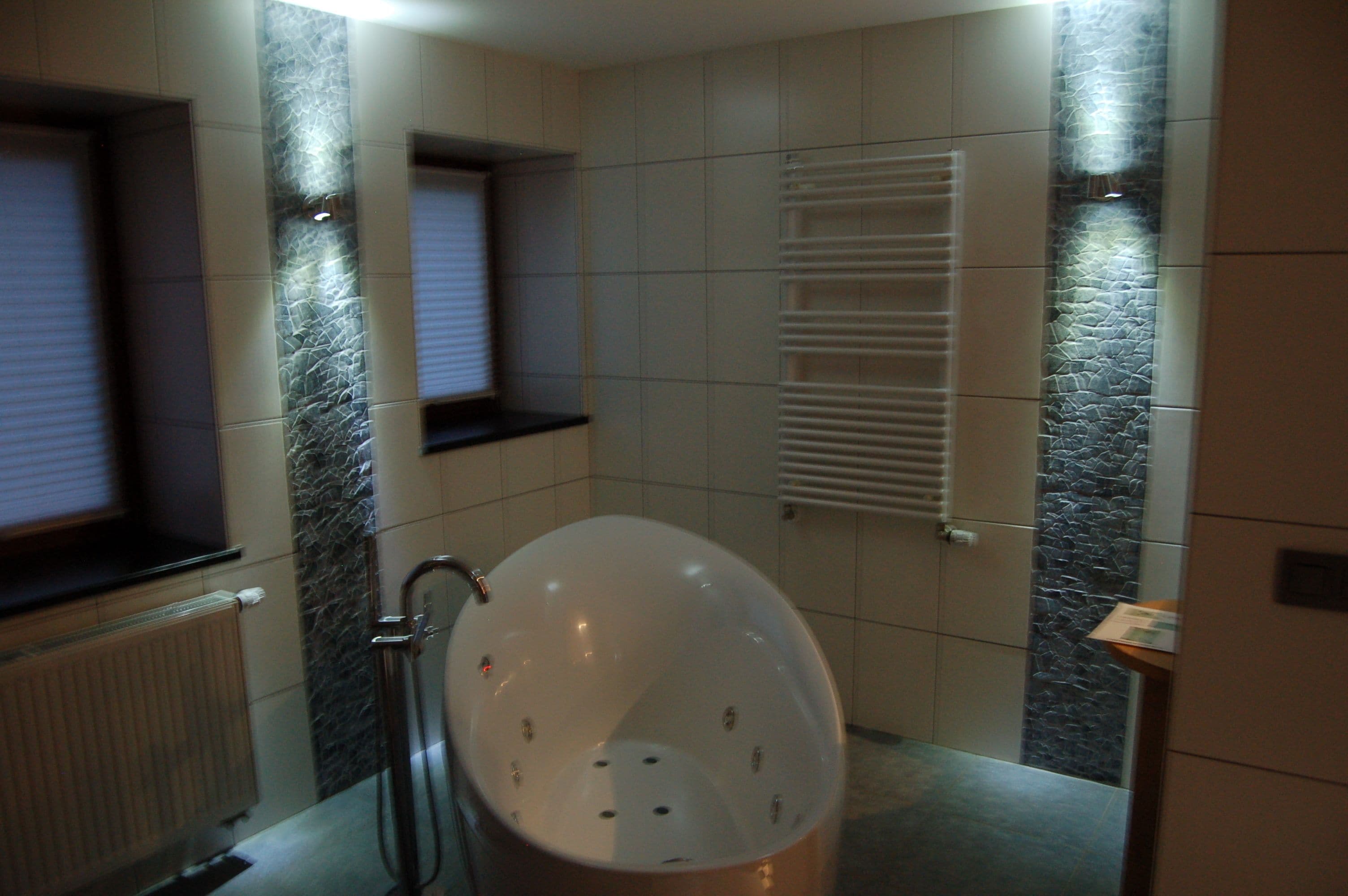 suite, jetted tub | jetted bathtub