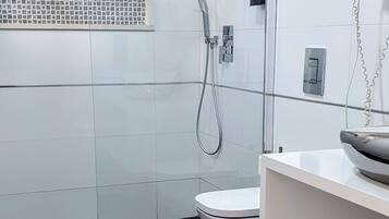 Family Room | Bathroom