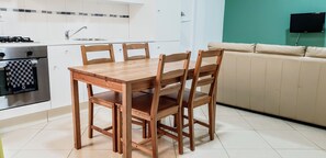 Chambre familiale | Aire de séjour | Téléviseur ACL