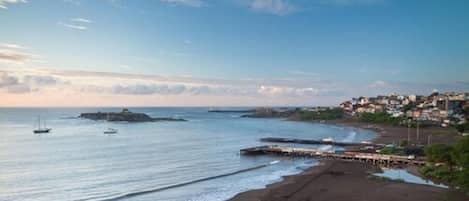 Pantai di sekitar