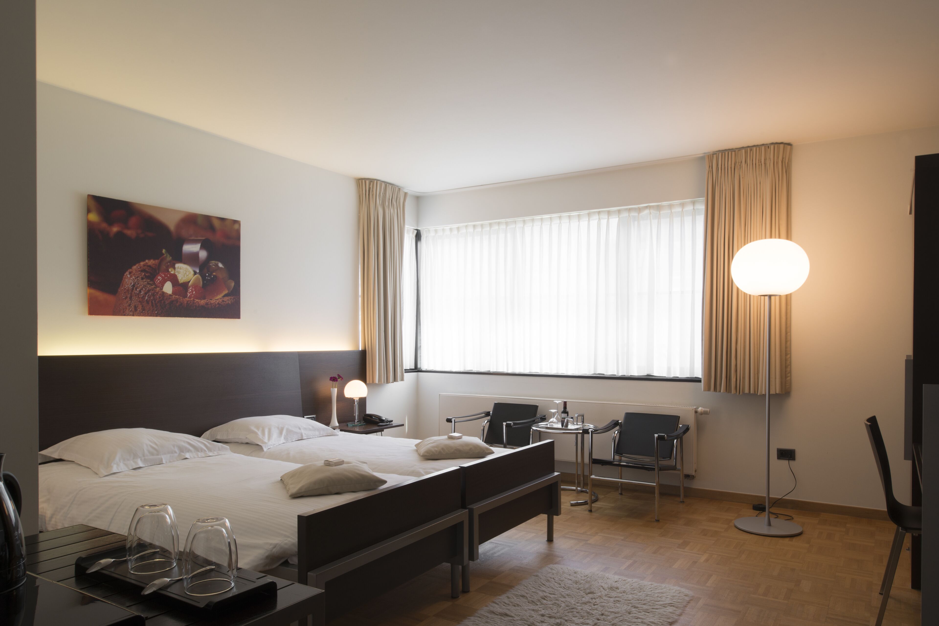 deluxe double room | down duvets, minibar, in-room safe, desk