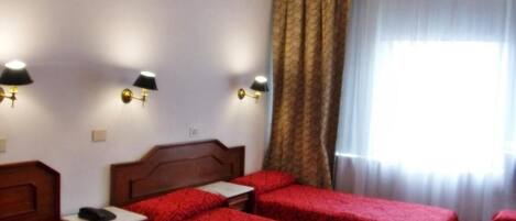 مكتب وأسرّة أطفال/رضّع (مجانًا) وواي فاي مجانًا وملاءات أسرّة