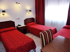 Standard Quadruple Room | View from room - Hotel Tres Sargentos (Buenos Aires)
