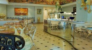2 restaurants, breakfast, lunch, dinner served; Italian cuisine - Eden Airport (Es Senia)
