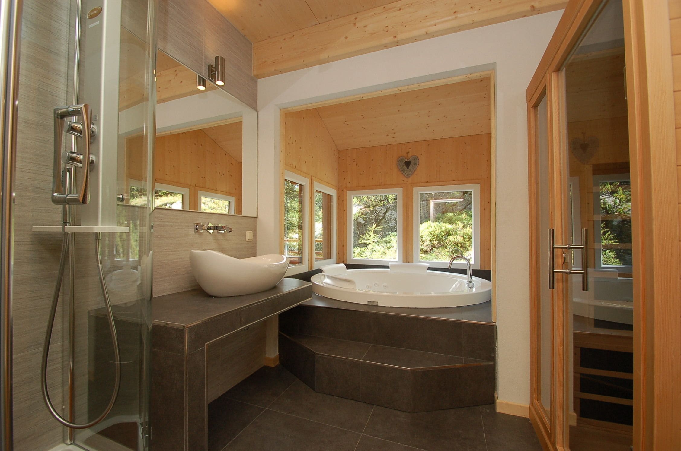 Chalet de lujo, 4 habitaciones, sauna, vista a la montaña | Baño | Tina y regadera independientes y tina de hidromasaje 