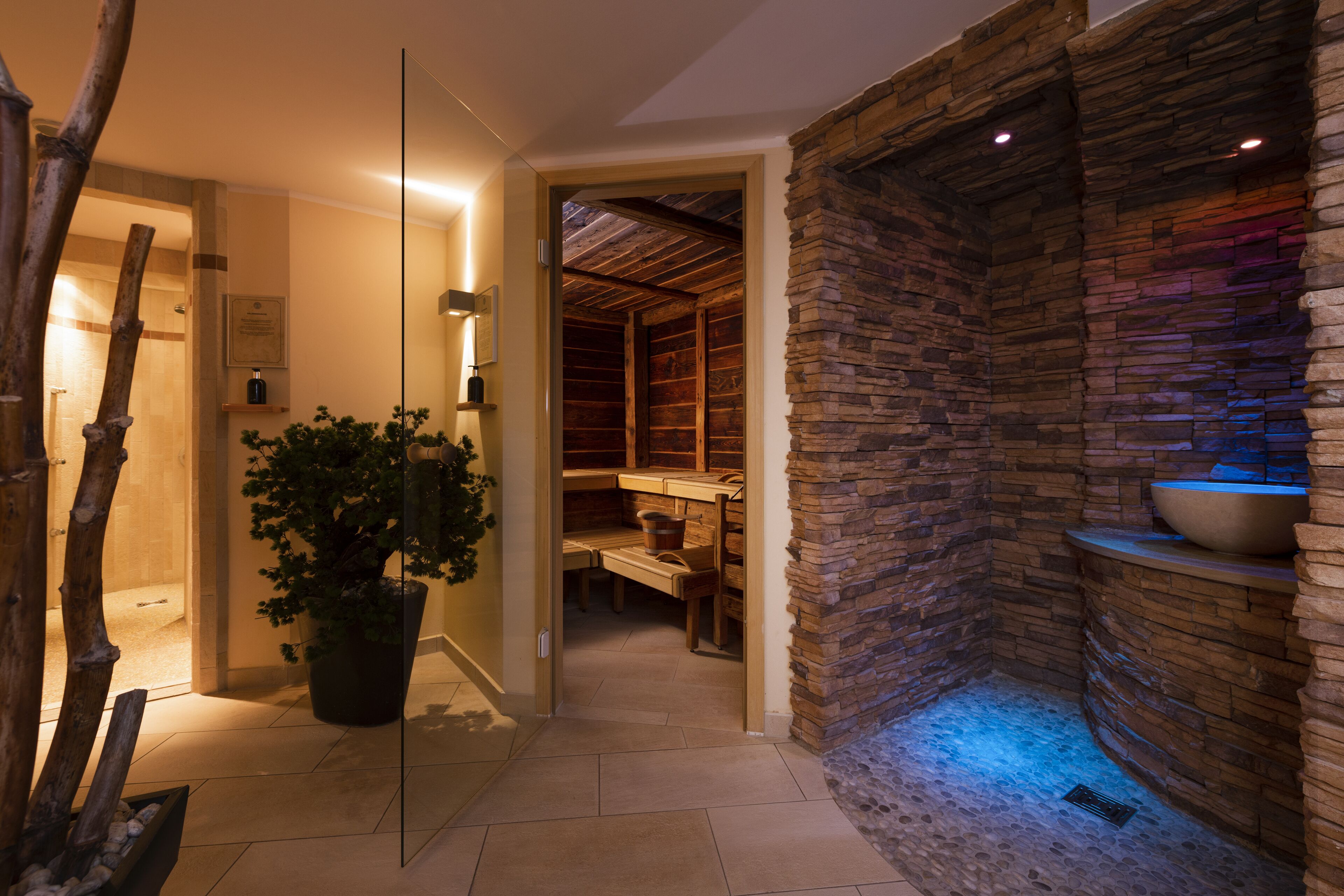 Sauna, baño turco, masajes 