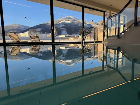 Indoor pool, sun loungers