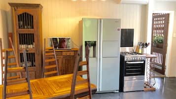 Apartment, 2 Bedrooms | In-room dining