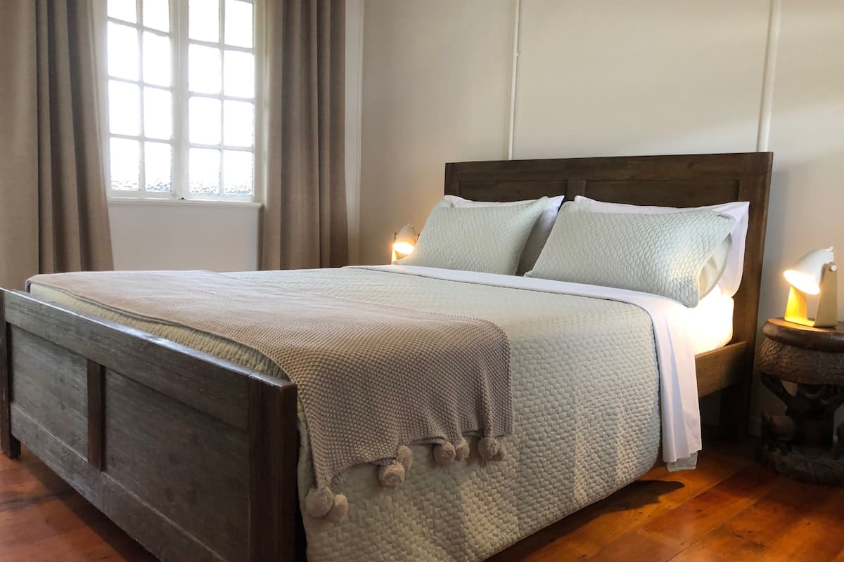 Appartement, 3 chambres | 3 chambres, décor unique, ameublement unique, fer et planche à repasser