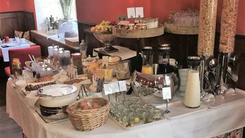 Einheimisches Frühstück unter der Woche (15 EUR pro Person)