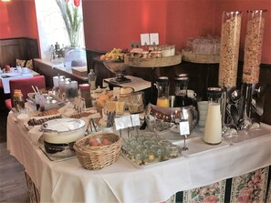 Petit déjeuner en semaine (15 EUR par personne)