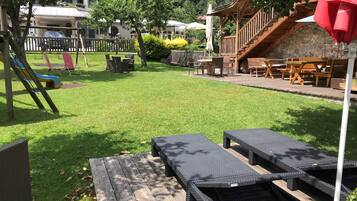 AuĂen-Kinderspielplatz