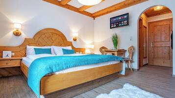 Double Room | Desk, free cribs/infant beds, free WiFi