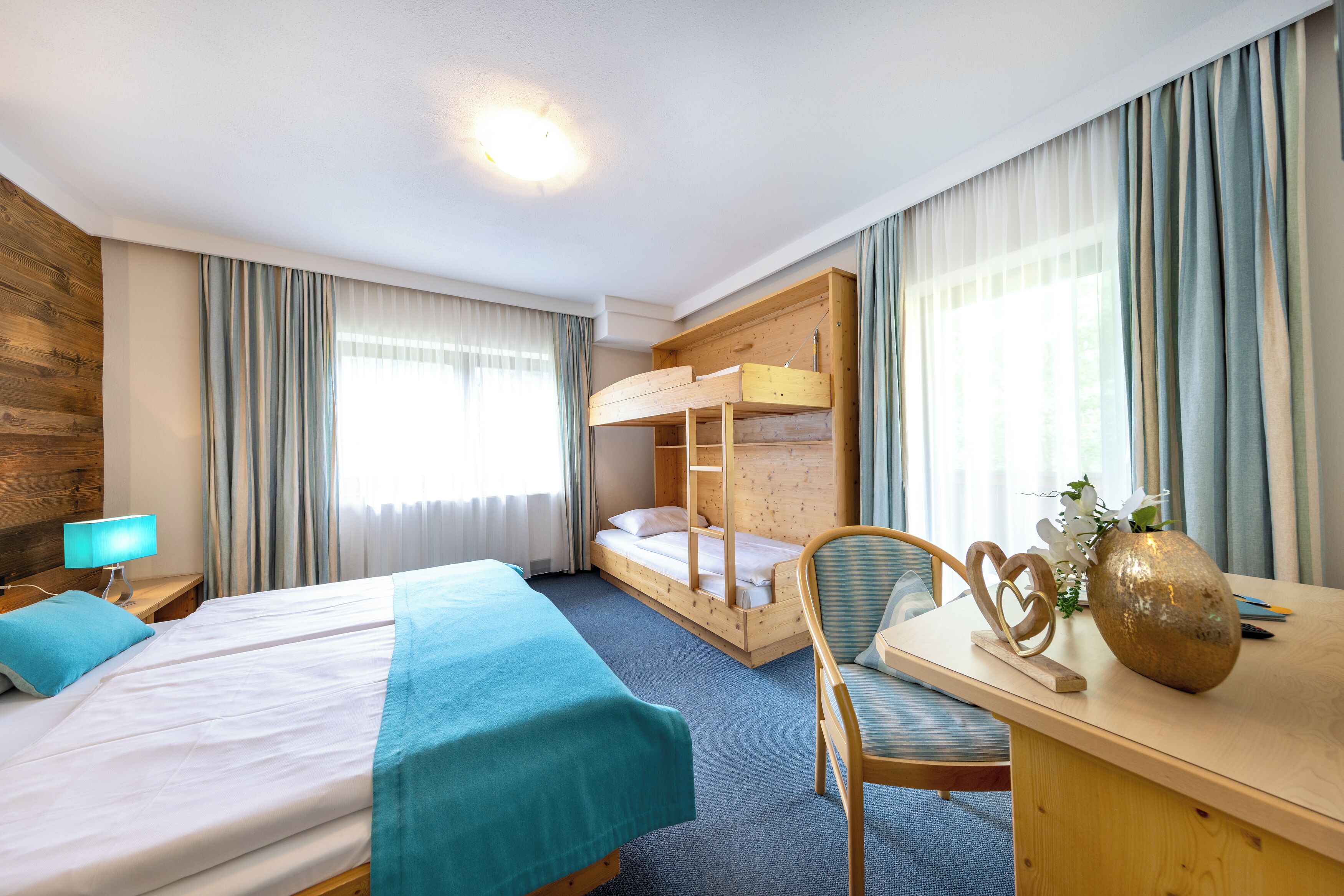 Family Room | Desk, free cribs/infant beds, free WiFi