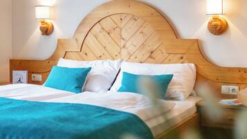 Desk, free cots/infant beds, free WiFi