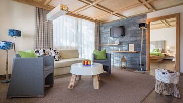 Desk, free cots/infant beds, free WiFi