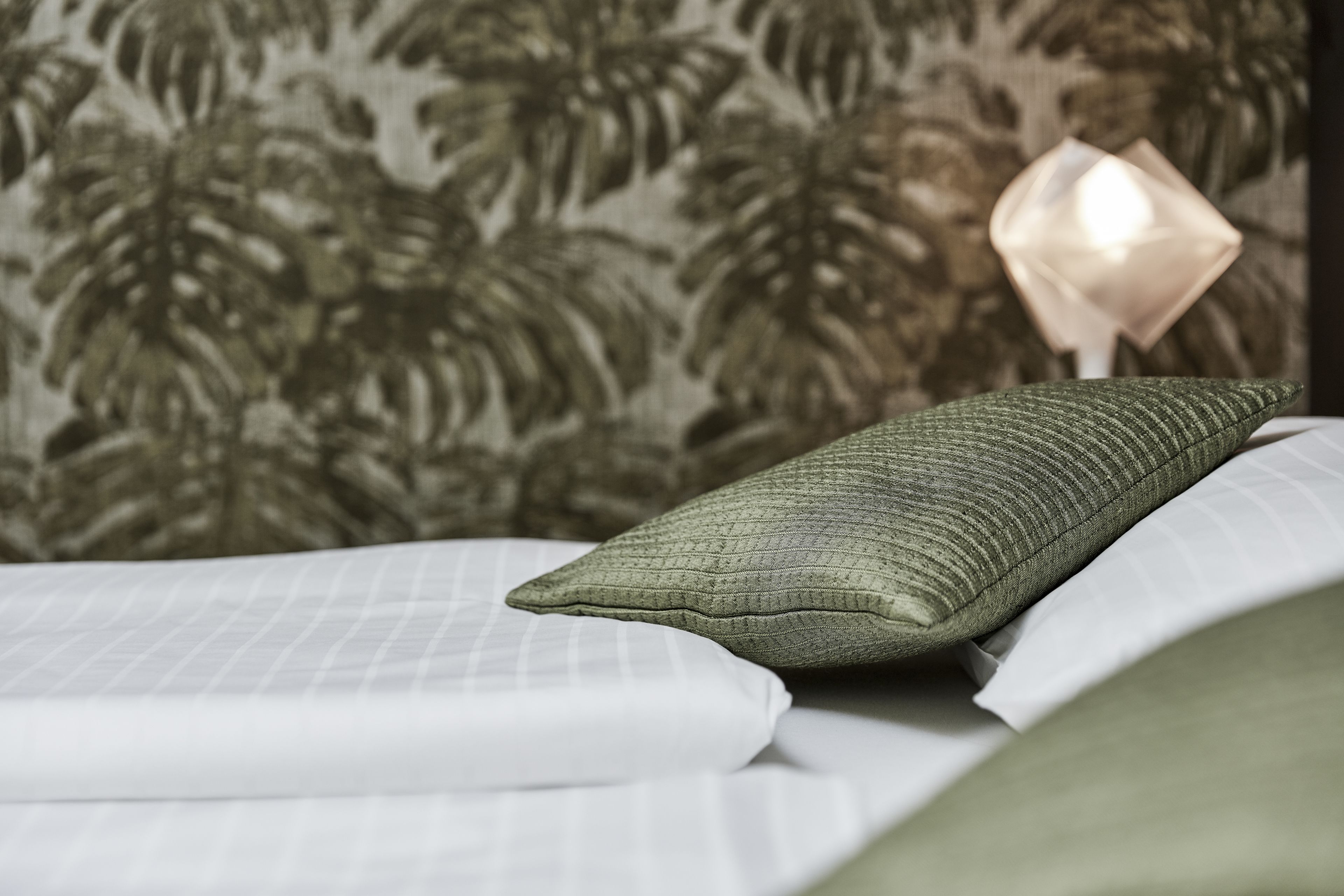 comfort double room | in-room safe, desk, free wifi, bed sheets