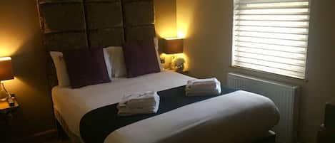 Classic Double Room | In-room safe, desk, soundproofing, free WiFi