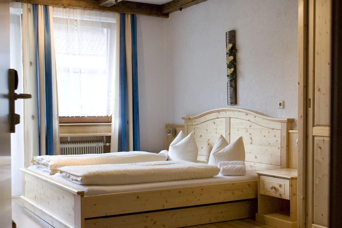 in-room safe, desk, soundproofing, free cots/infant beds