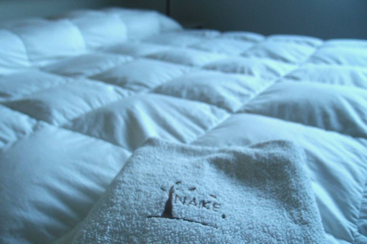 Premium bedding, desk, free cots/infant beds, free WiFi