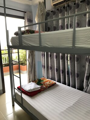 Dortoir Partagé | Balcon