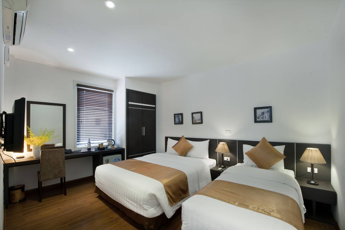 Minibar, coffres-forts dans les chambres, rideaux occultants