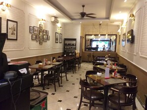 Petit déjeuner anglais servi tous les jours en supplément