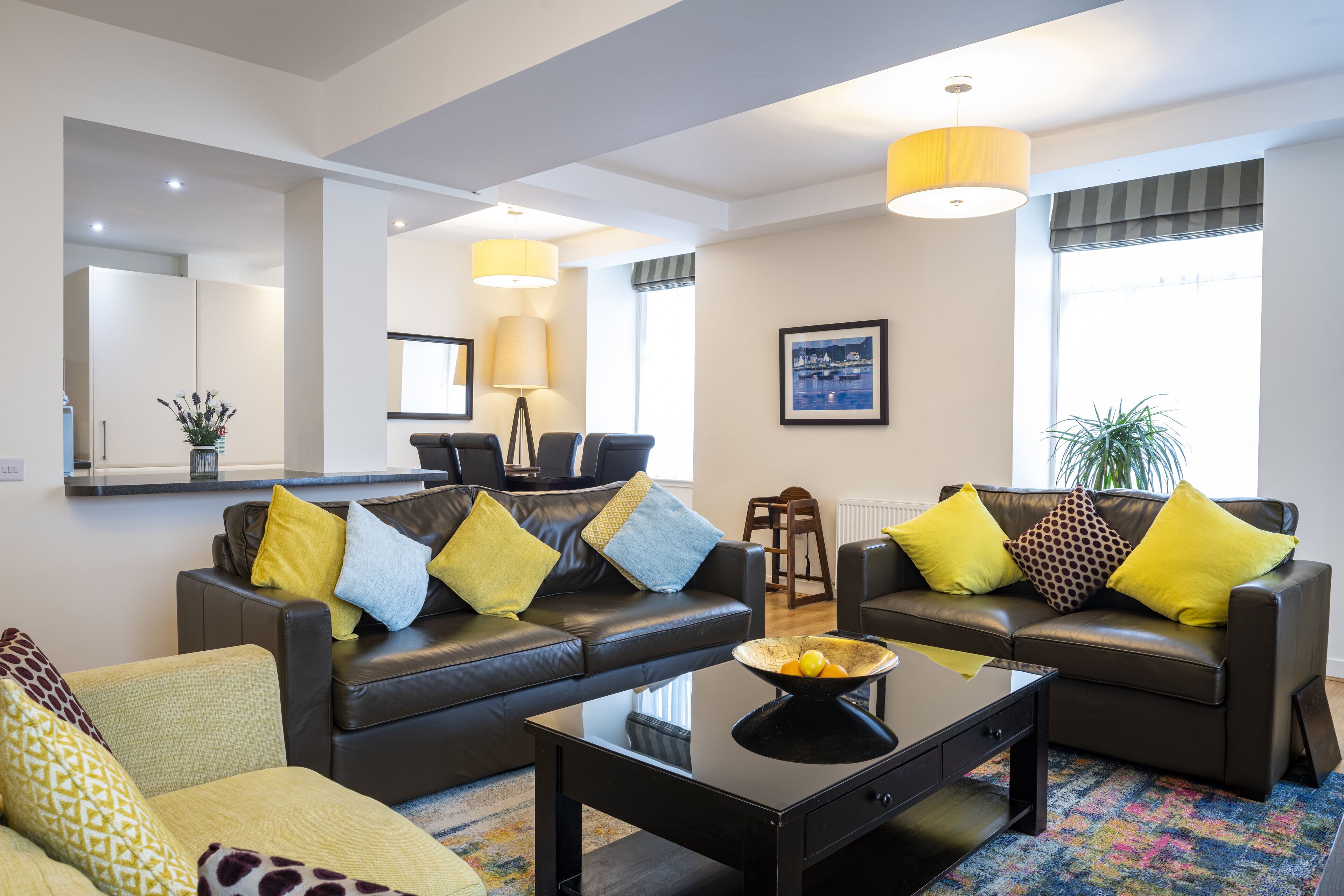 Apartamento ejecutivo, 2 habitaciones, vistas a la ciudad ( 2-7 High Street) | Zona de estar | Televisión de pantalla plana de 42 pulgadas con canales por cable