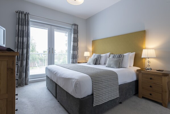 2 Bedroom Deluxe Apartments at Hedgefield location, Culduthel Road | 1 bedroom, Egyptian cotton sheets, premium bedding - Inverness City Suites (Inverness)