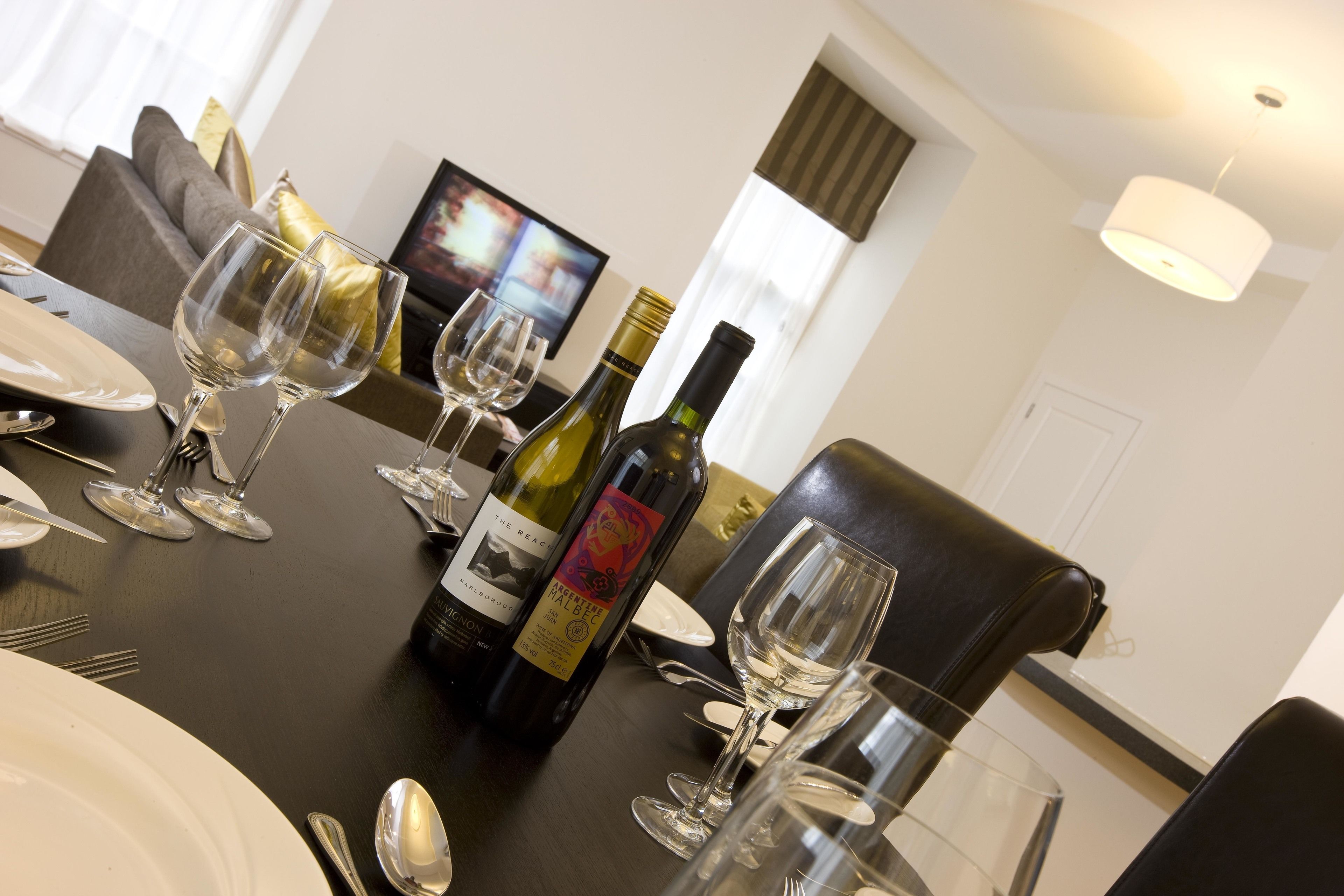 Executive Apartment, 2 Bedrooms, City View ( 2-7 High Street) | In-room dining