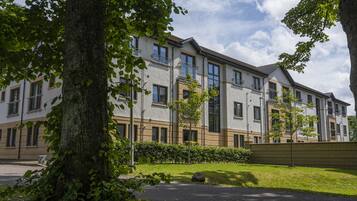 2 Bedroom Deluxe Apartments at Hedgefield location, Culduthel Road | 1 bedroom, Egyptian cotton sheets, premium bedding