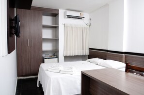 Habitación doble de uso individual, 1 cama matrimonial o 2 camas individuales | Minibar, escritorio, espacio para trabajar con laptop y insonorización