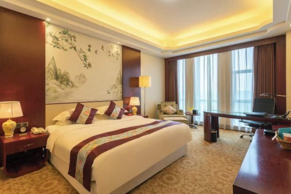 Minibar, in-room safe, soundproofing, iron/ironing board