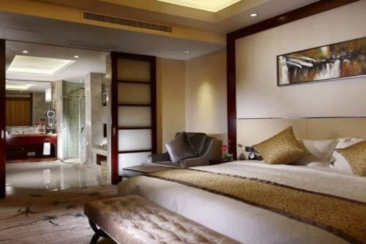 Minibar, in-room safe, soundproofing, iron/ironing board