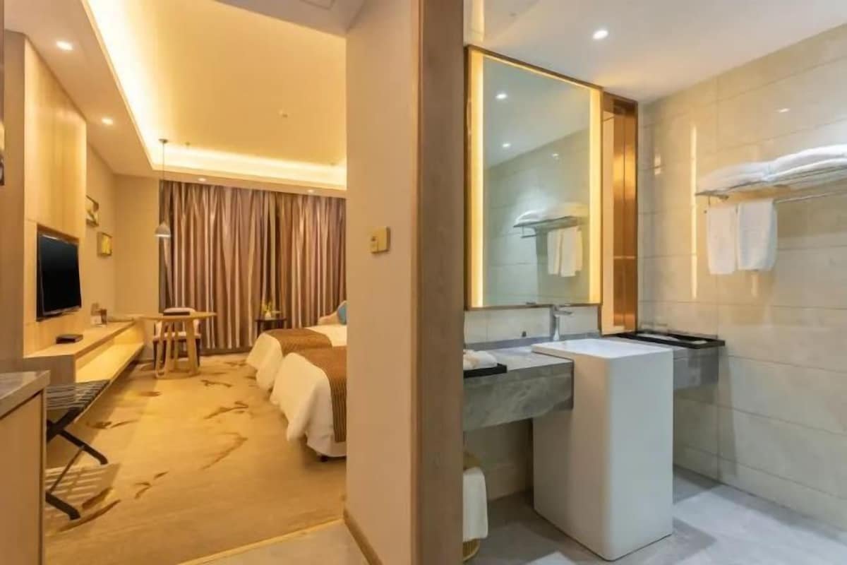 Minibar, in-room safe, soundproofing, iron/ironing board