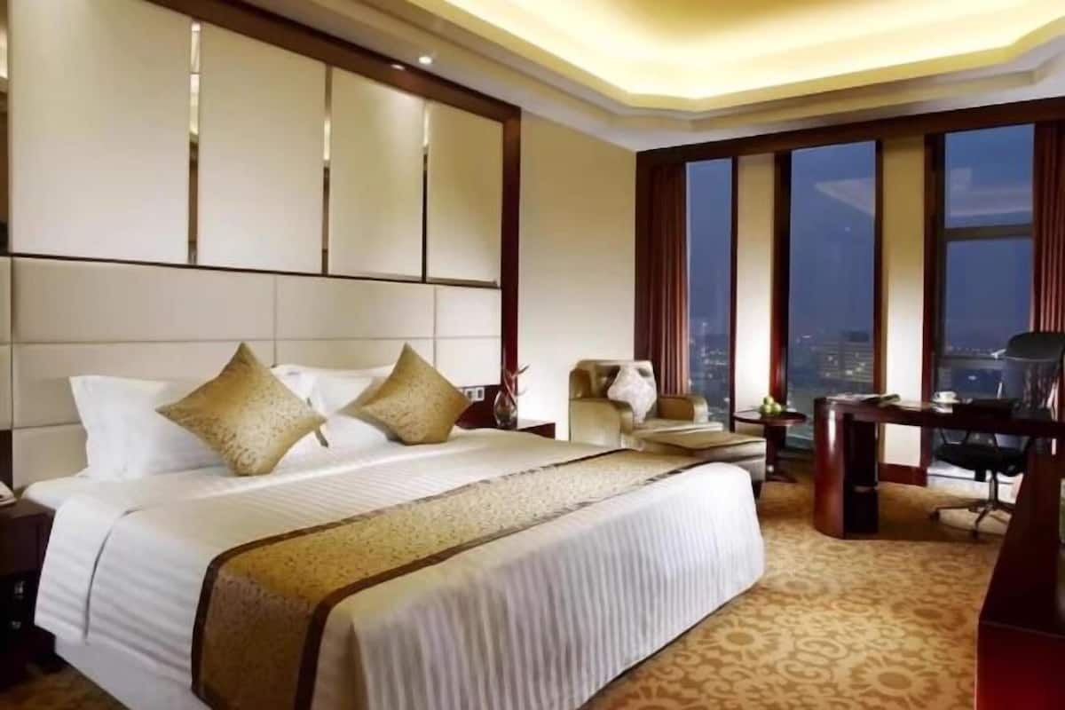 Minibar, in-room safe, soundproofing, iron/ironing board