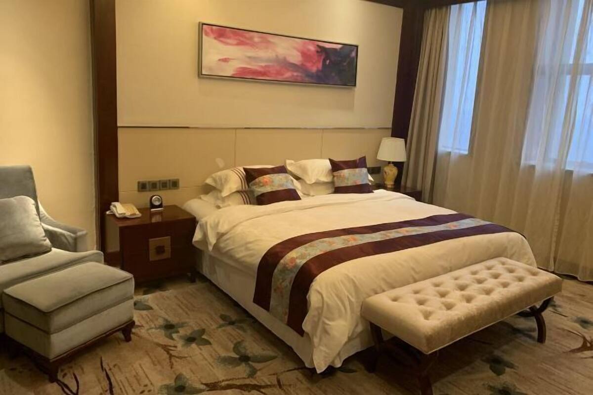 Minibar, in-room safe, soundproofing, iron/ironing board