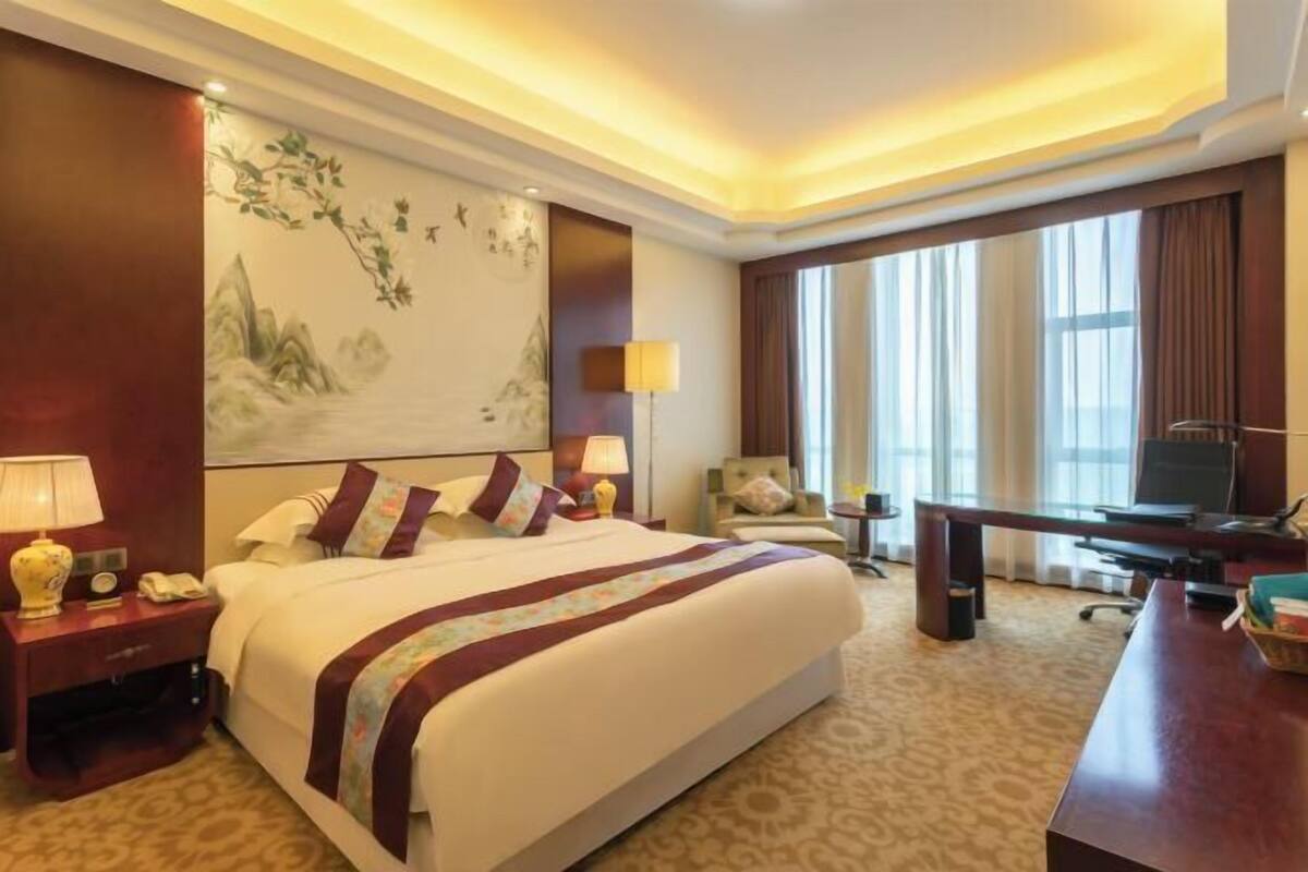 Minibar, in-room safe, soundproofing, iron/ironing board