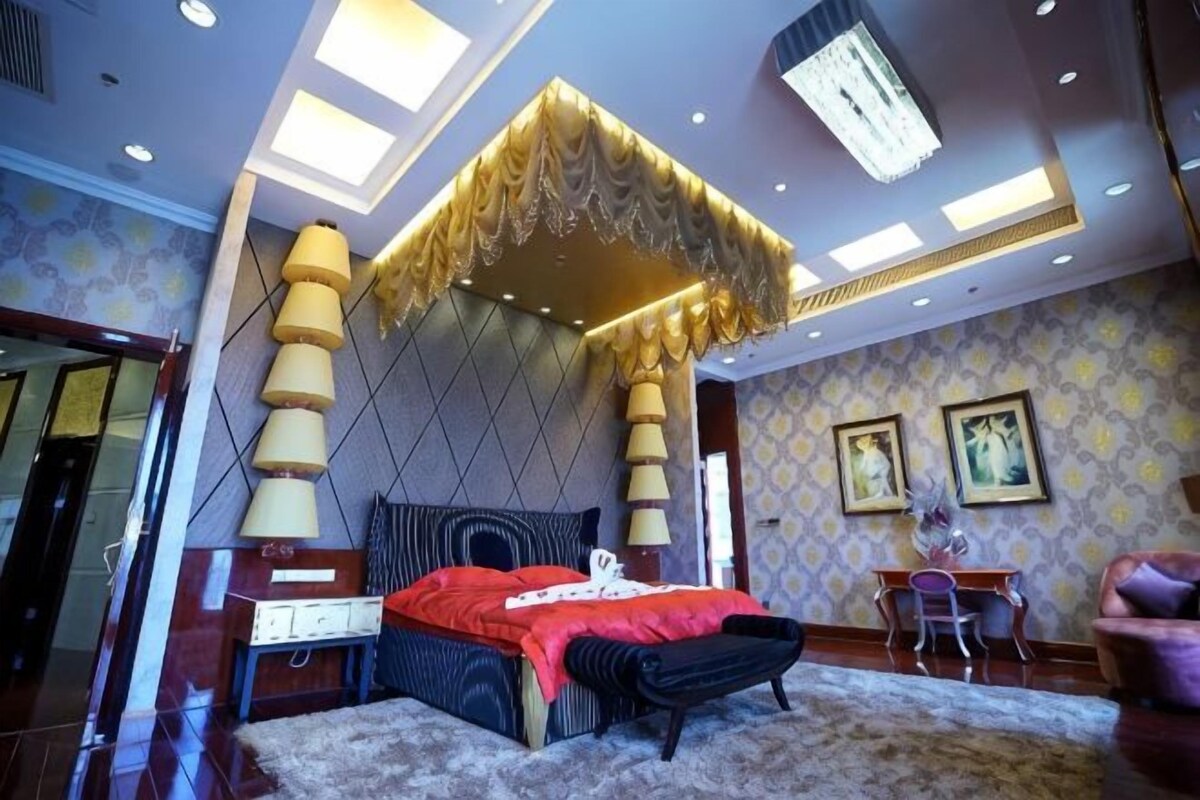 Minibar, in-room safe, soundproofing, iron/ironing board