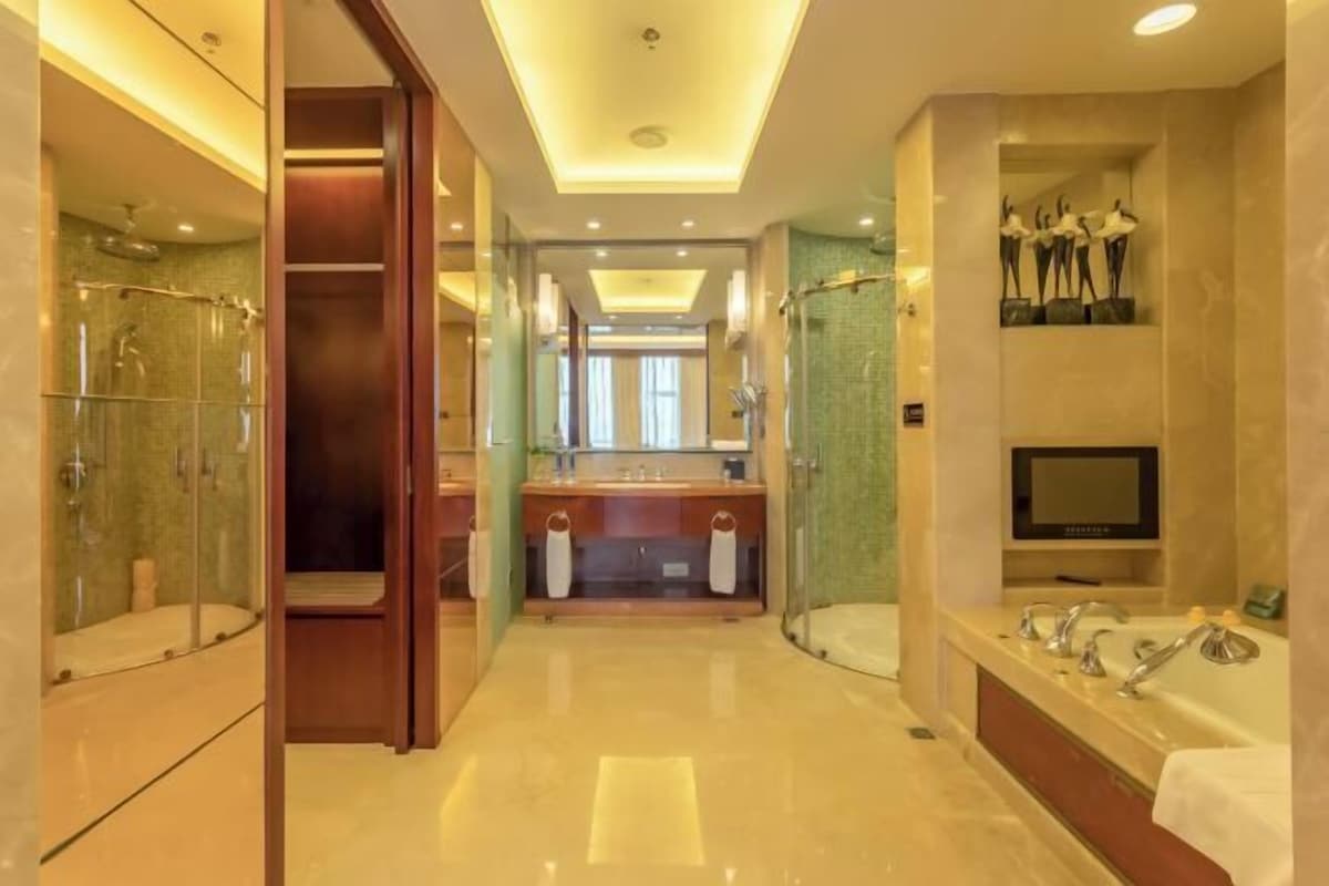 Minibar, in-room safe, soundproofing, iron/ironing board