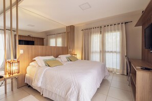 Phòng đôi trăng mật, 1 giường cỡ king, hồ bơi riêng | Minibar, két bảo mật tại phòng, màn/rèm cản sáng 