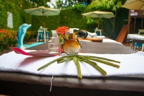 Massages aux pierres chaudes, massages des tissus profonds