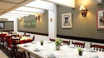 Café da manhã, almoço e jantar