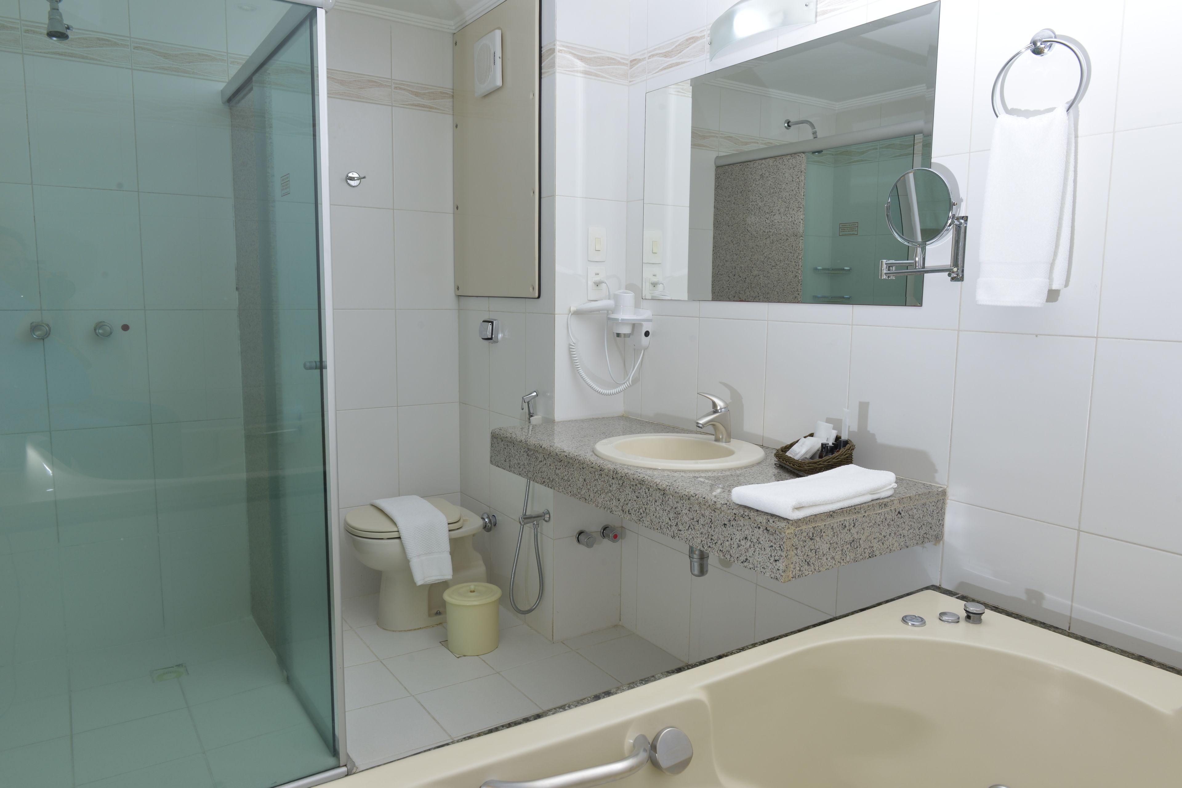 family suite, 1 queen bed | jetted bathtub