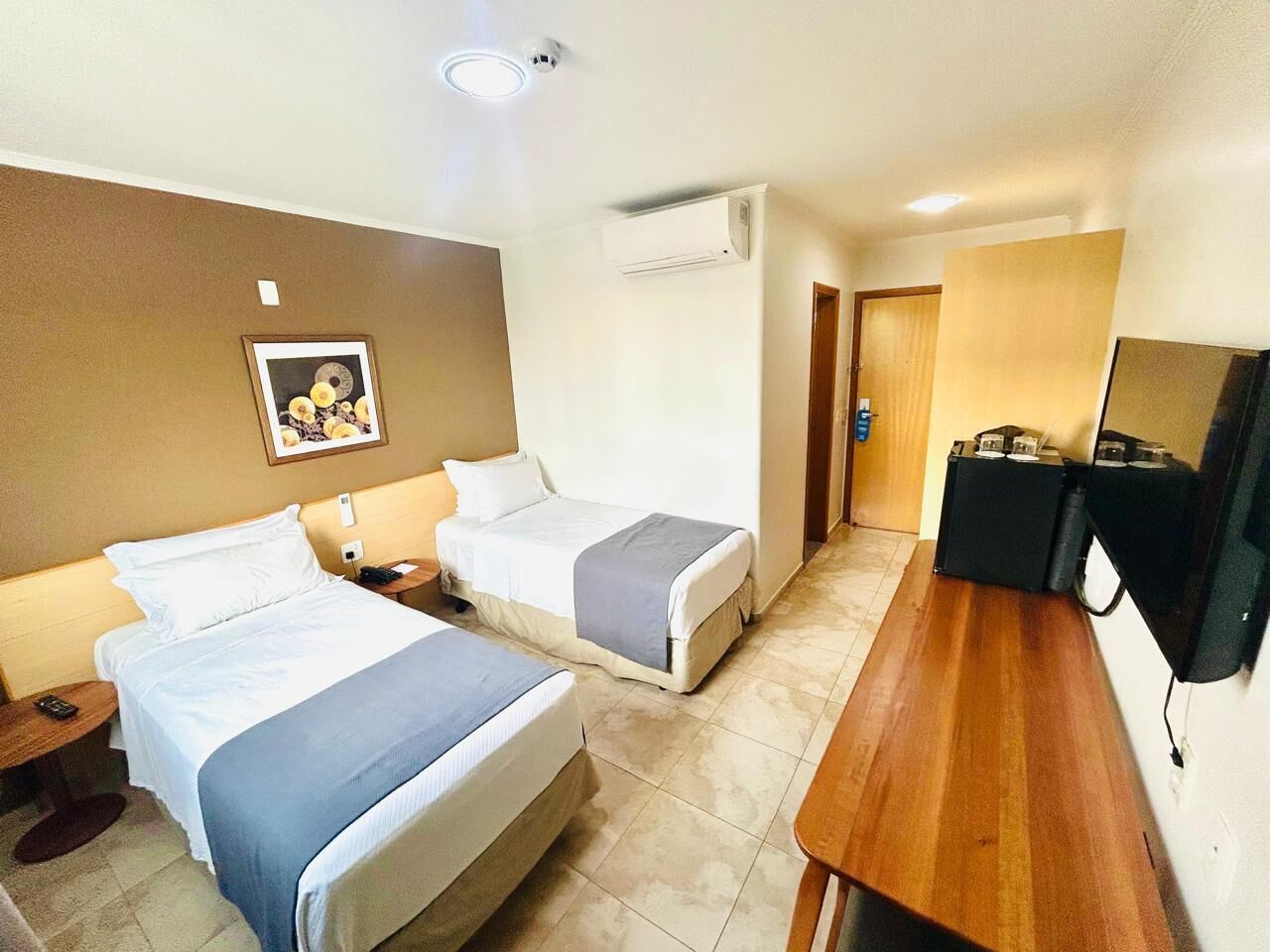 Executive Twin Room | Premium bedding, free minibar items, in-room safe, desk