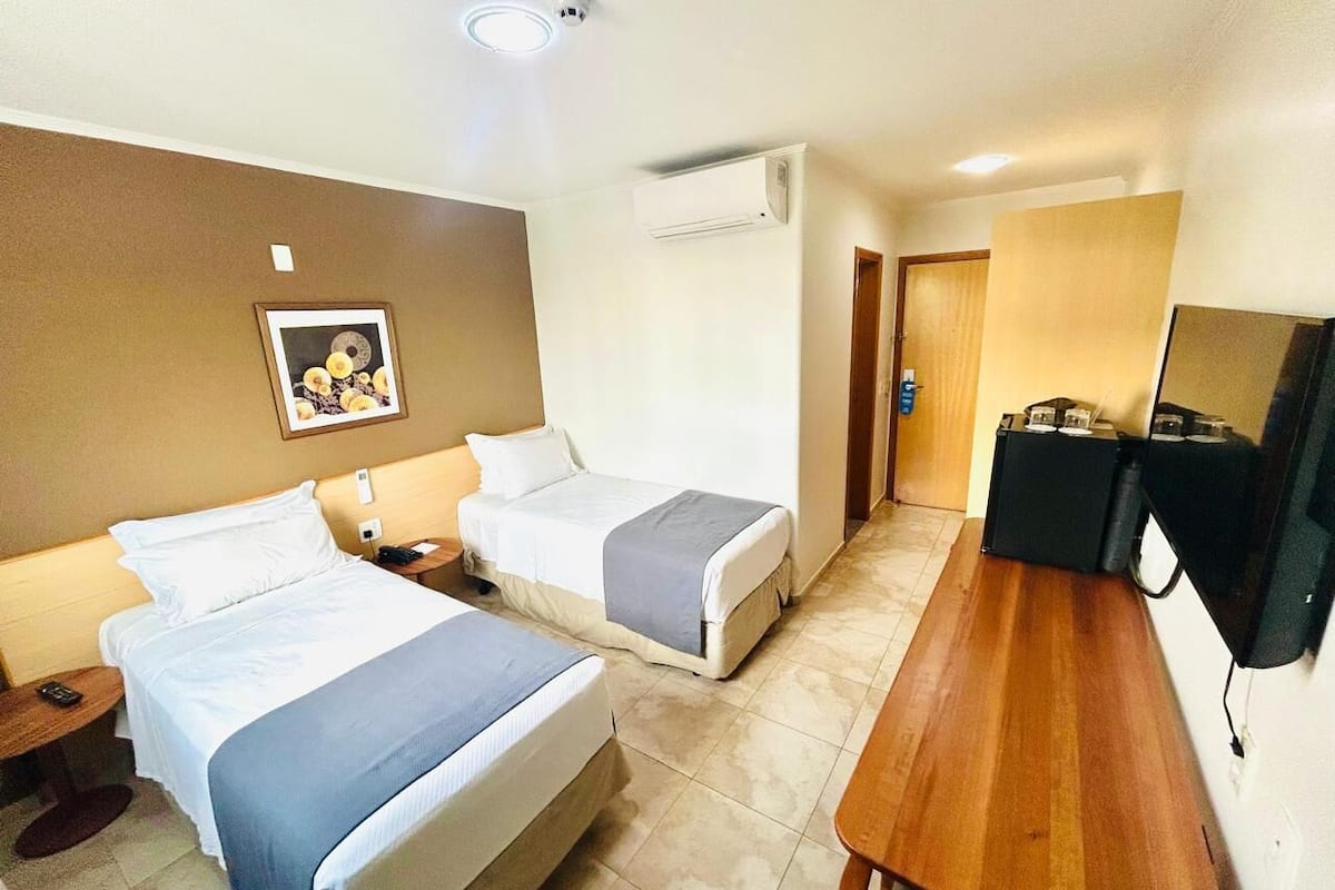 Habitación ejecutiva con 2 camas individuales | Ropa de cama de alta calidad y artículos del minibar gratis