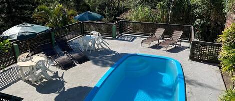 2 outdoor pools, pool umbrellas